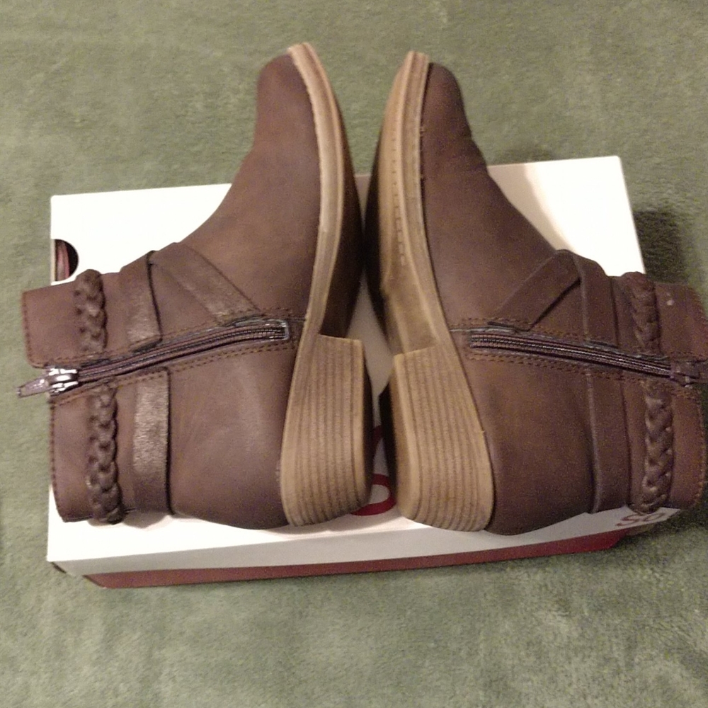 Shoes - Picture 6 of 6